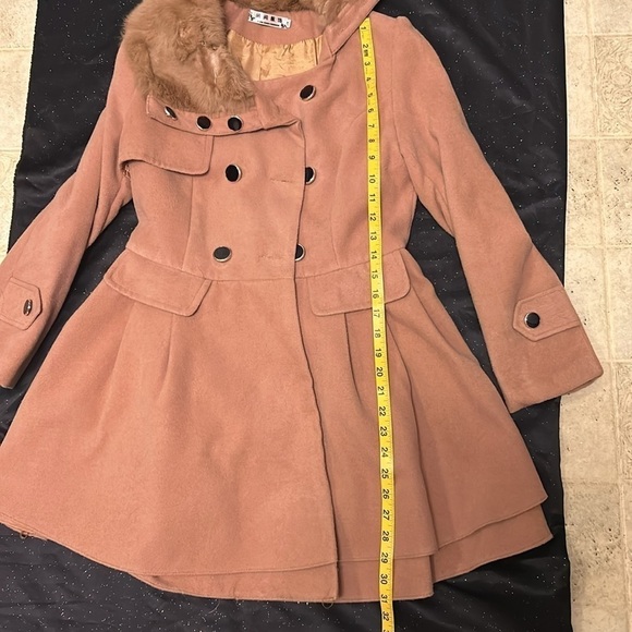 🌟🌟Flouncy Bottom Tan Coat 🧥🌟🌟 - Picture 9 of 10